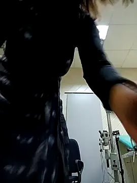 Ulyana72882 online show from 02/11/25, 08:37