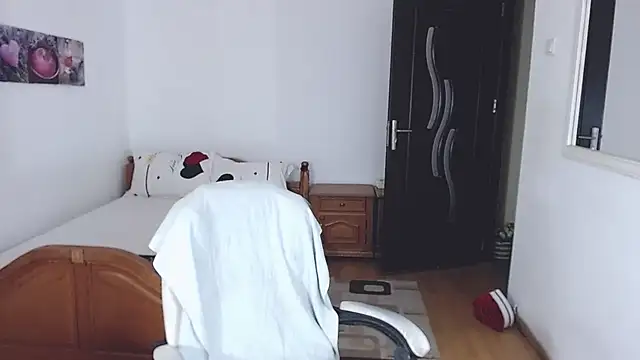 Snapshot of evamaria2024 chatting on 10/10/25, 08:13 evamaria2024 online show from 10/10/25, 08:13