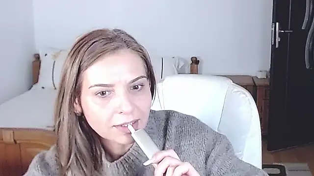 Snapshot of evamaria2024 chatting on 10/21/25, 10:27 evamaria2024 online show from 10/21/25, 10:27