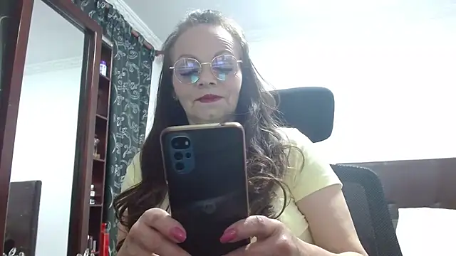 Snapshot of asleycavta chatting on 10/29/25, 11:28 asleycavta online show from 10/29/25, 11:28