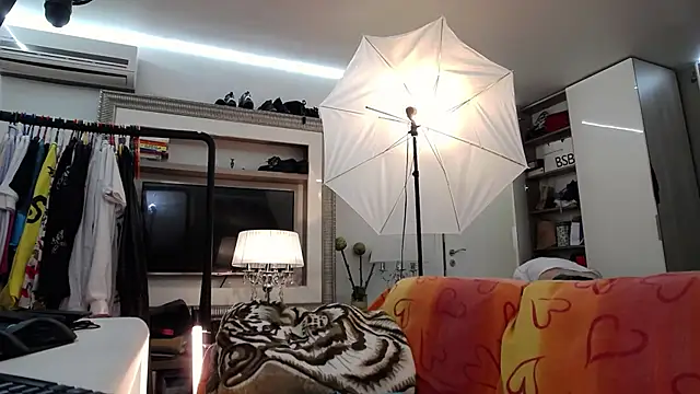 ILoveToFeelU online show from 10/09/25, 02:48