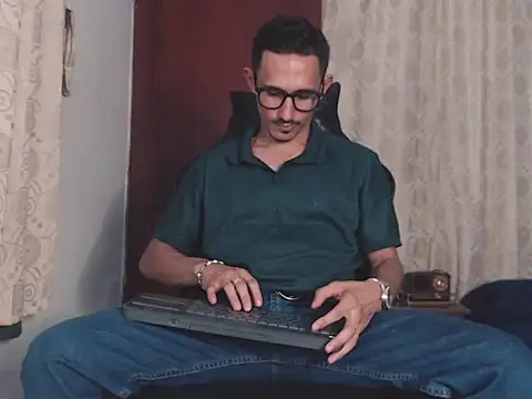 HomeAloneK online show from 10/16/25, 08:54