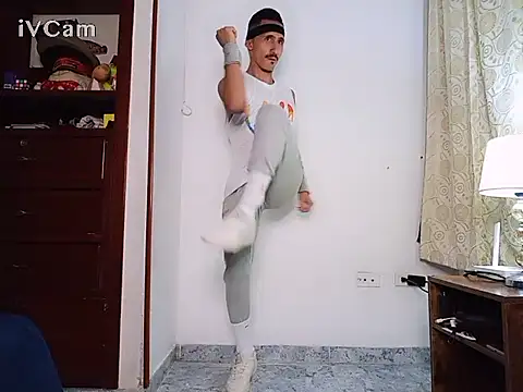 HomeAloneK online show from 11/30/25, 07:51