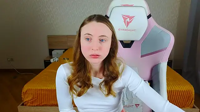 Cowell Adelina online show from 12/15/25, 09:24