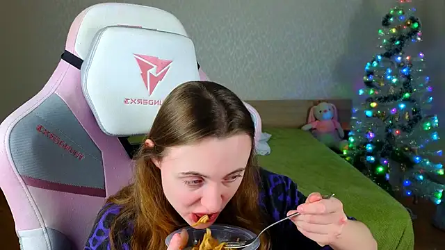 Cowell Adelina online show from 12/21/25, 09:27