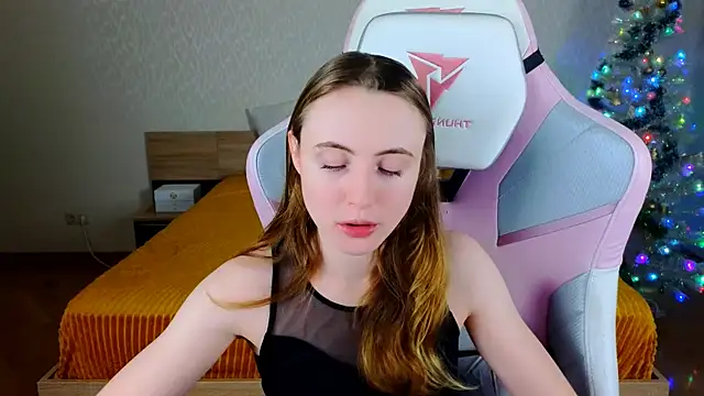 Cowell Adelina online show from 12/22/25, 09:28