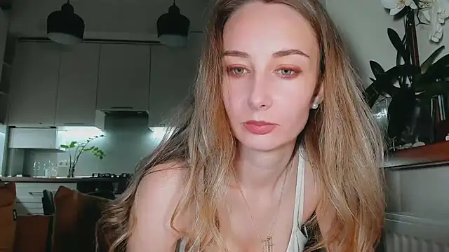 Snapshot of Maiami000 chatting on 06/16/26, 06:32 Maiami000 online show from 06/16/26, 06:32