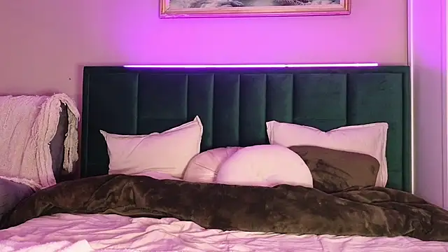 JoanneGG online show from 02/18/25, 01:22