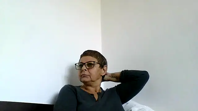 roseblak42 online show from 10/16/25, 02:18