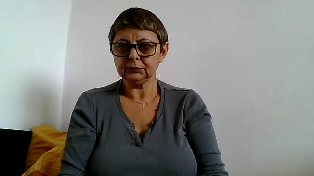 roseblak42 online show from 10/26/25, 10:32