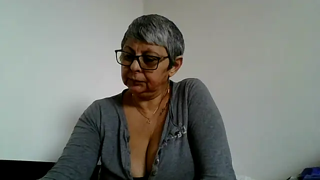 roseblak42 online show from 02/02/26, 12:59