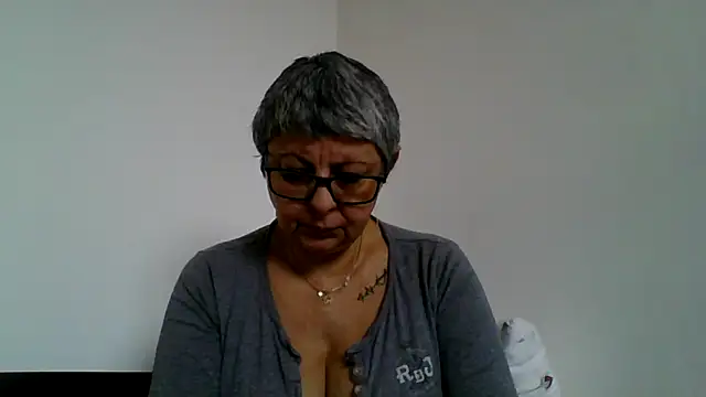 roseblak42 online show from 02/04/26, 08:20