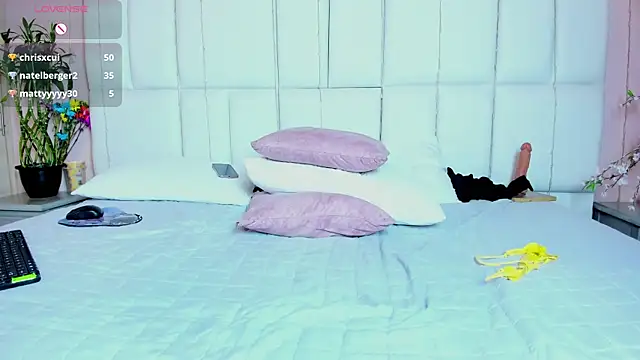 kiana cream online show from 03/16/25, 03:04