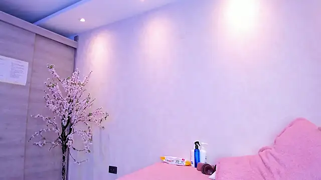 kiana cream online show from 10/20/25, 12:38