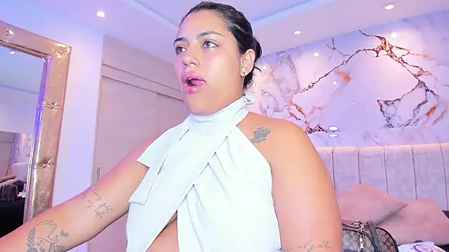 kiana cream online show from 11/12/25, 11:54