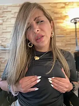  Abril-Office1 online show from 10/15/25, 03:23