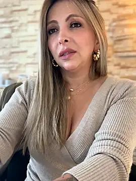  Abril-Office1 online show from 10/27/25, 04:00