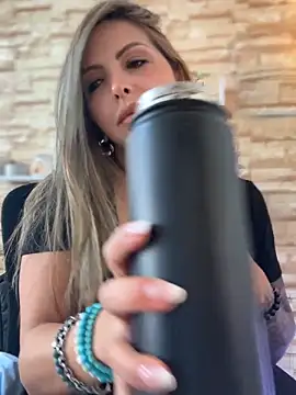  Abril-Office1 online show from 11/04/25, 03:22