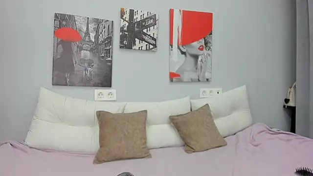 Snapshot of Tiny_JuJu chatting on 11/13/25, 01:15 Tiny JuJu online show from 11/13/25, 01:15