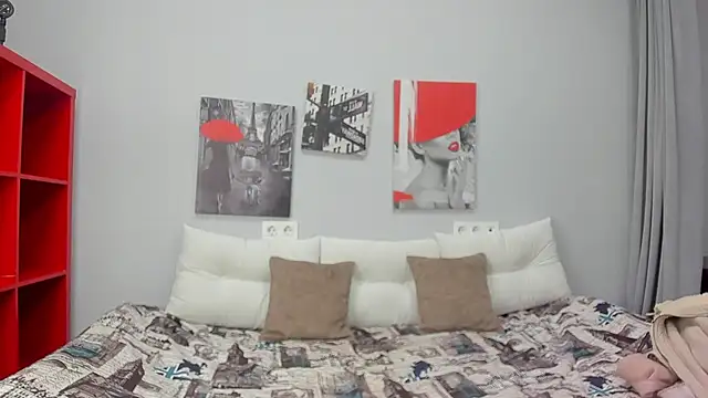 Snapshot of Tiny_JuJu chatting on 11/21/25, 01:15 Tiny JuJu online show from 11/21/25, 01:15