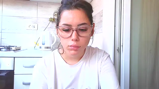 LovelyJulliette online show from 10/28/25, 01:14