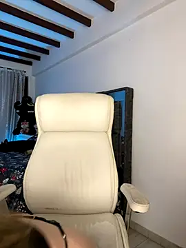 Snapshot of natashasweet chatting on 10/28/25, 03:54 natashasweet online show from 10/28/25, 03:54