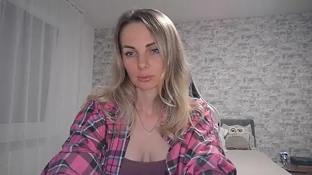 Snapshot of AlissonBia chatting on 10/09/25, 08:29 AlissonBia online show from 10/09/25, 08:29