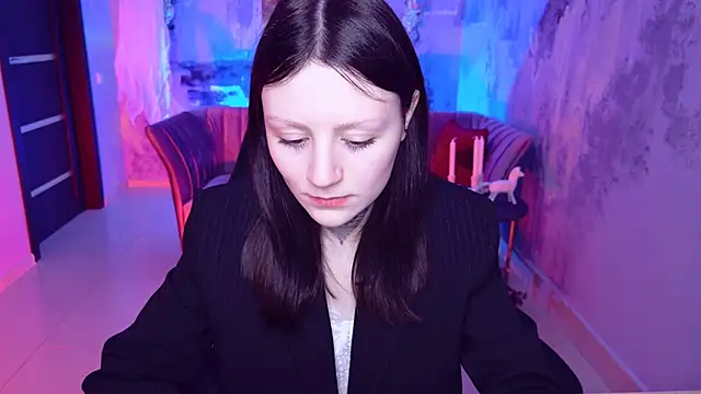 VeliraBraitberg online show from 12/18/24, 11:13