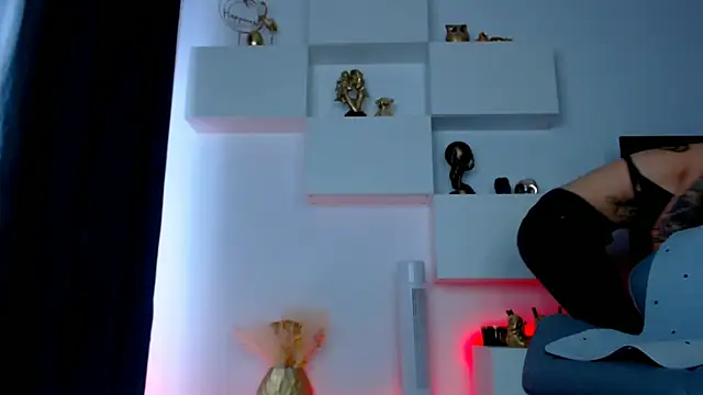 arianatattoos online show from 09/22/25, 07:32