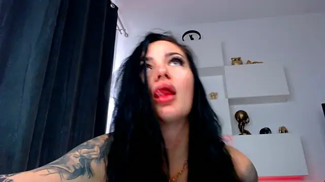 arianatattoos online show from 10/18/25, 07:53