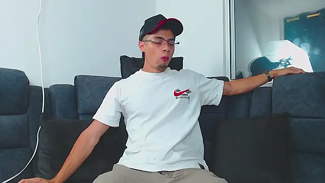 Stiven CL online show from 02/22/25, 12:16