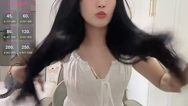 Snapshot of rose-u chatting on 11/13/25, 01:48 rose-u online show from 11/13/25, 01:48