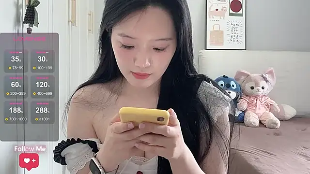 Snapshot of rose-u chatting on 06/18/26, 04:35 rose-u online show from 06/18/26, 04:35