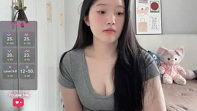 Snapshot of rose-u chatting on 06/25/26, 12:43 rose-u online show from 06/25/26, 12:43