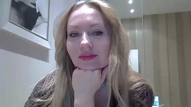 Snapshot of ZarinaSwift chatting on 02/11/25, 04:44 ZarinaSwift online show from 02/11/25, 04:44