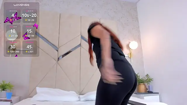 LiaVelez online show from 09/25/25, 12:42