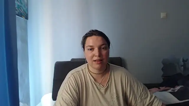 Amelia Kiss  online show from 06/08/26, 02:01
