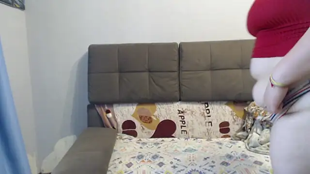 Amelia Kiss  online show from 06/11/26, 01:49