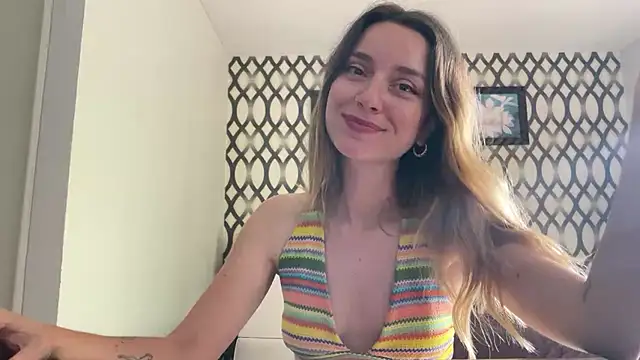 Snapshot of SirenaBelle chatting on 12/14/24, 02:56 SirenaBelle online show from 12/14/24, 02:56