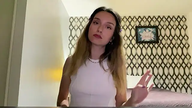 Snapshot of SirenaBelle chatting on 12/22/24, 11:33 SirenaBelle online show from 12/22/24, 11:33