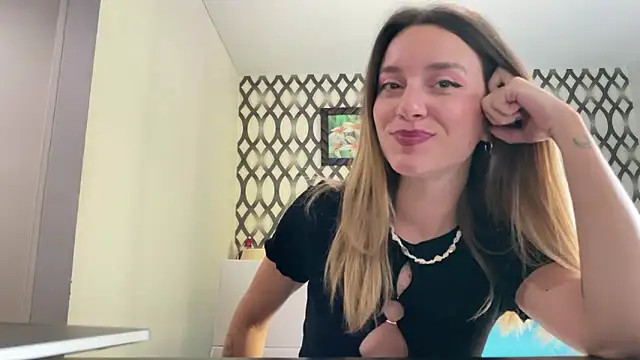 Snapshot of SirenaBelle chatting on 02/08/25, 10:18 SirenaBelle online show from 02/08/25, 10:18