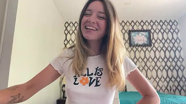 Snapshot of SirenaBelle chatting on 02/15/25, 05:19 SirenaBelle online show from 02/15/25, 05:19