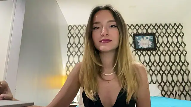 Snapshot of SirenaBelle chatting on 02/16/25, 10:43 SirenaBelle online show from 02/16/25, 10:43