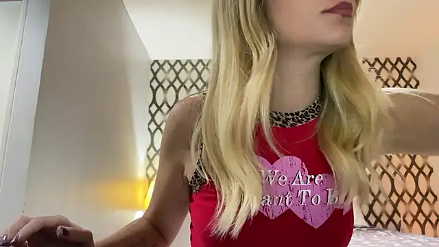 Snapshot of SirenaBelle chatting on 03/09/25, 11:47 SirenaBelle online show from 03/09/25, 11:47