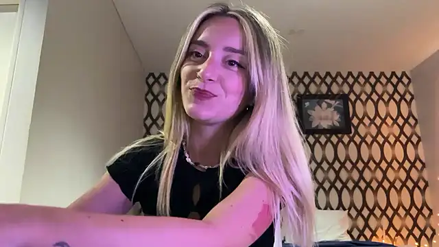 Snapshot of SirenaBelle chatting on 03/13/25, 10:26 SirenaBelle online show from 03/13/25, 10:26