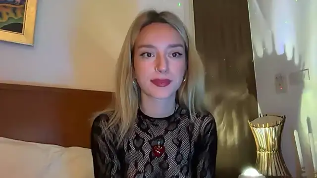 Snapshot of SirenaBelle chatting on 11/23/25, 12:54 SirenaBelle online show from 11/23/25, 12:54