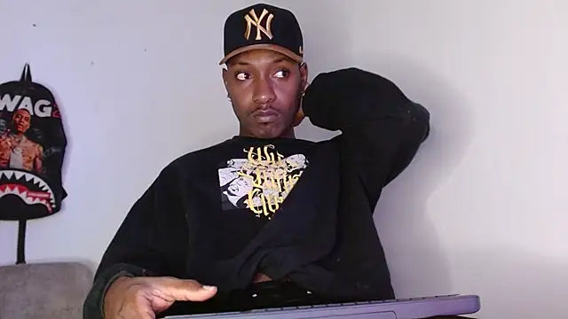 Snapshot of king__Black chatting on 11/30/25, 10:19 king Black online show from 11/30/25, 10:19