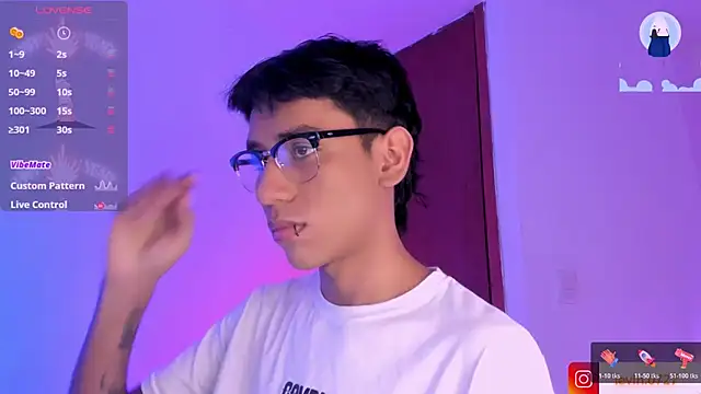 Snapshot of Levin_Hikaru chatting on 01/19/26, 03:43 Levin Hikaru online show from 01/19/26, 03:43