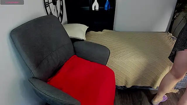 Snapshot of ZoeEast chatting on 11/26/25, 01:23 ZoeEast online show from 11/26/25, 01:23