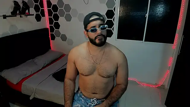 Snapshot of eda_karim chatting on 02/14/25, 06:51 eda karim online show from 02/14/25, 06:51